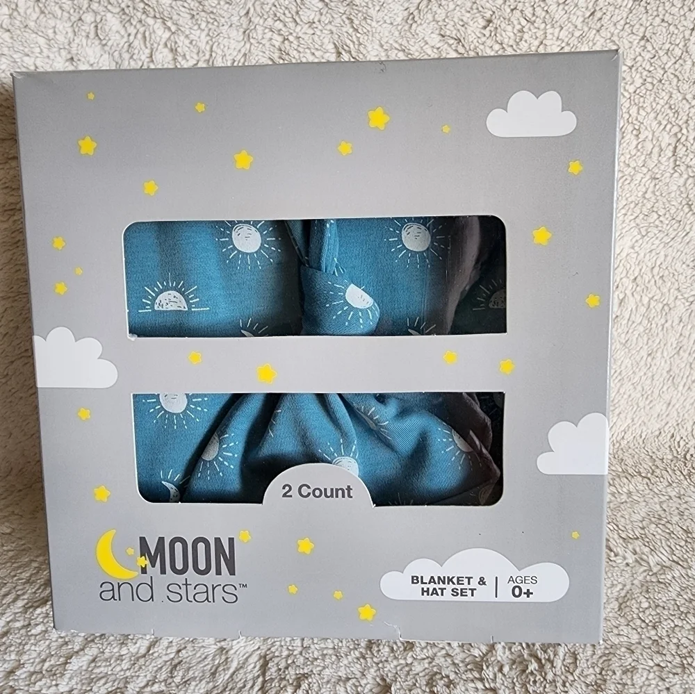 New newborn baby boy gift set bundle of blanket + hat and bib set, 100% cotton